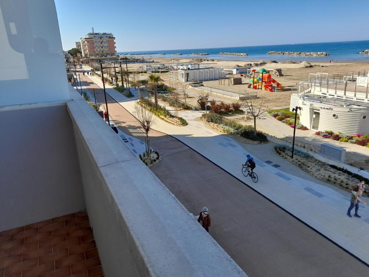Appartamento vista mare Viserbella, vicissimo alla Fiera Rimini Esterno foto